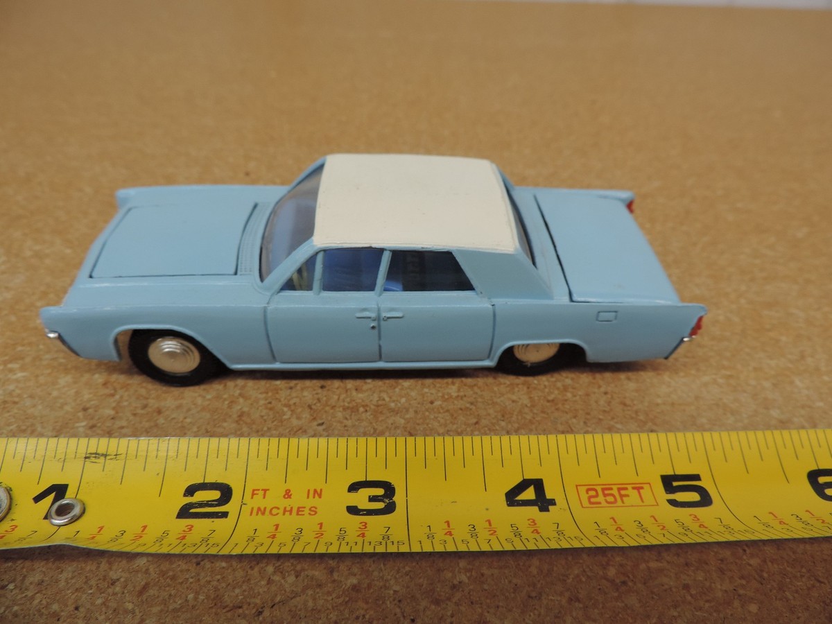 vintage Lincoln Continental sedan car DINKY TOYS Meccano diecast