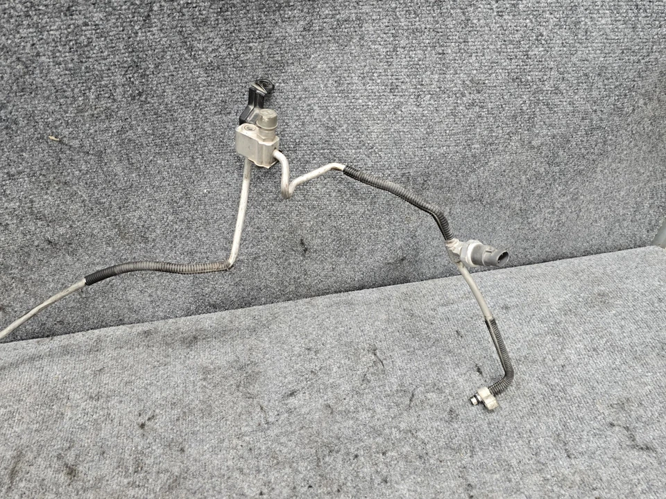 Manguera de tubo de aire acondicionado Lexus IS300 2001-2005 OEM AC Foto 2 de 4