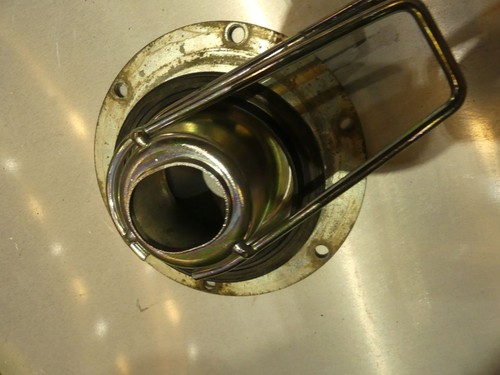 BMW K 1200 S Ez :0 8 Tank Venting 65411 - Picture 4 of 6
