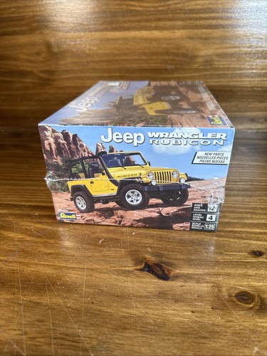 *New* 1:25 Scale Jeep Wrangler Rubicon Plastic Model Kit - Revell #85-4501 - Picture 5 of 6