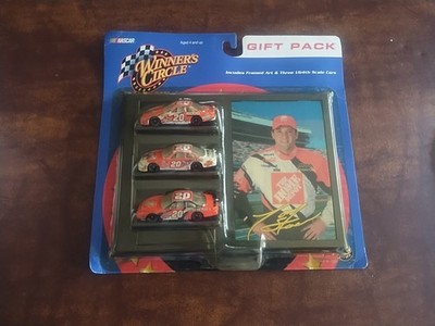 Winners Circle NASCAR Tony Stewart. Gift Pack 2002 1/64 Scale Die Cast Cars/Pic