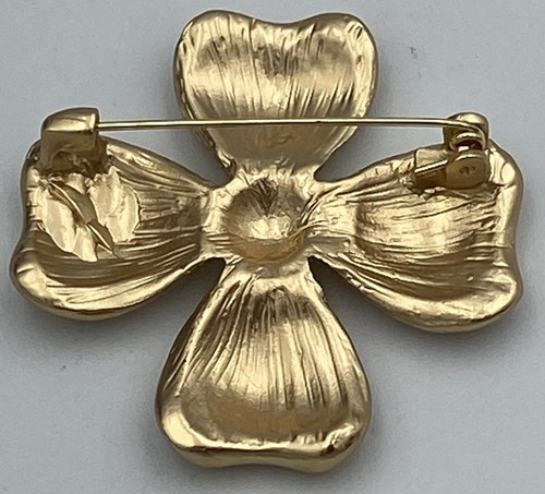 Dogwood Gold Tone Flower Pin Brooch Jewelry - Picture 3 of 4