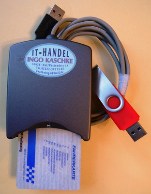 Lesegerät + 64-GB USB-Stick + Software zum Auslesen der digitale LKW-Fahrerkarte