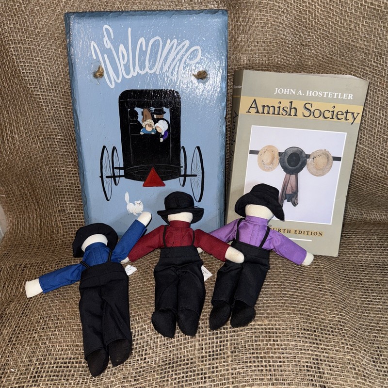 Lot of 5 Mixed Amish items: Faceless Handmade Dolls, Amish Society 1993 Book D1 