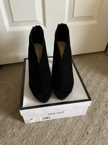 Nine West Trophy Black Peep Toe Suede Booties. Sz 9.5. NIB! - Picture 3 of 12
