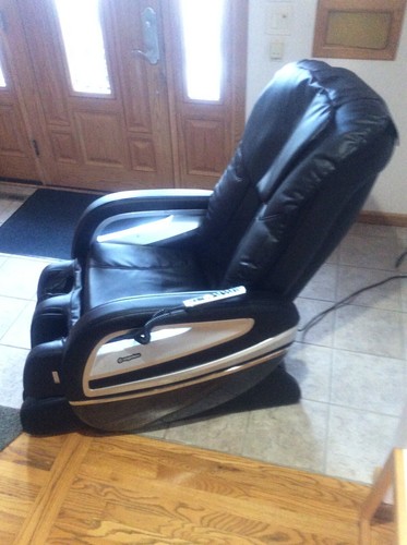 Qi Cozzia Smart Massage Chair WITH remote & Instruction Manual - Picture 2 of 7