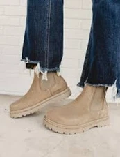 NEW Birkenstock Women's Highwood Slip On  Suede Leather - Taupe Boots - Size 40