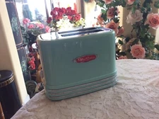 Nostalgia Retro Series Wide 2-Slice Toaster/Bagel with Crumb Tray, Cord Storage