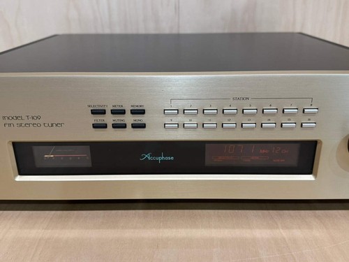 Accuphase Model T-109 FM Stereo Tuner