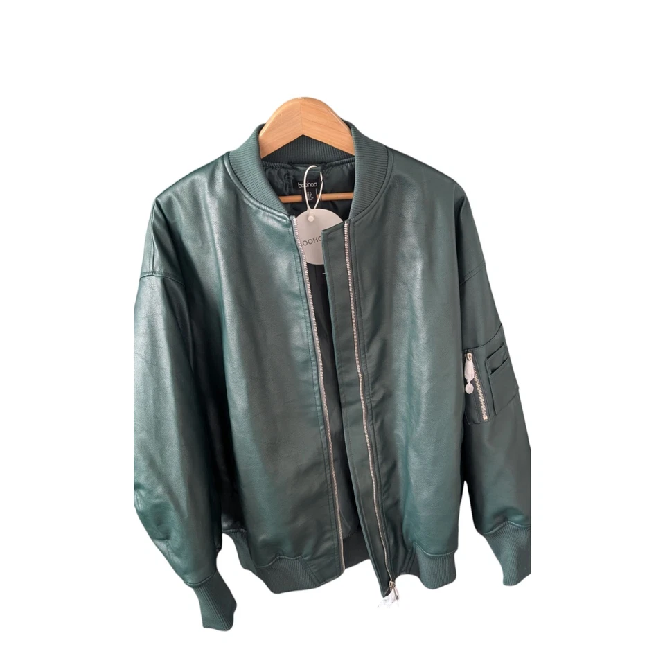 Chaqueta de bombardero de cuero sintético de gran tamaño Boohoo