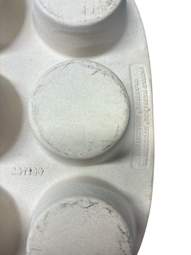 Pampered Chef Stoneware Muffin Pan – 12 Cup Family Heritage Collection (Disc.) - Picture 4 of 4