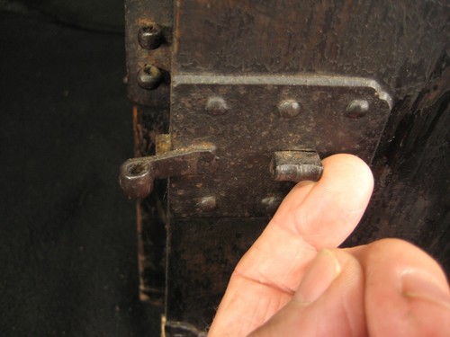 ANTIQUE JAPANESE EDO ERA c.1750 BLACK LACQUER 2 DRAWER TANSU CHEST - Picture 12 of 22