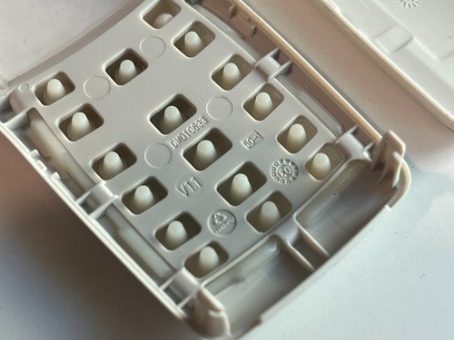 Nokia 1100 NOS Housing Parts white color without Top Rubber, With keys - Picture 3 of 7