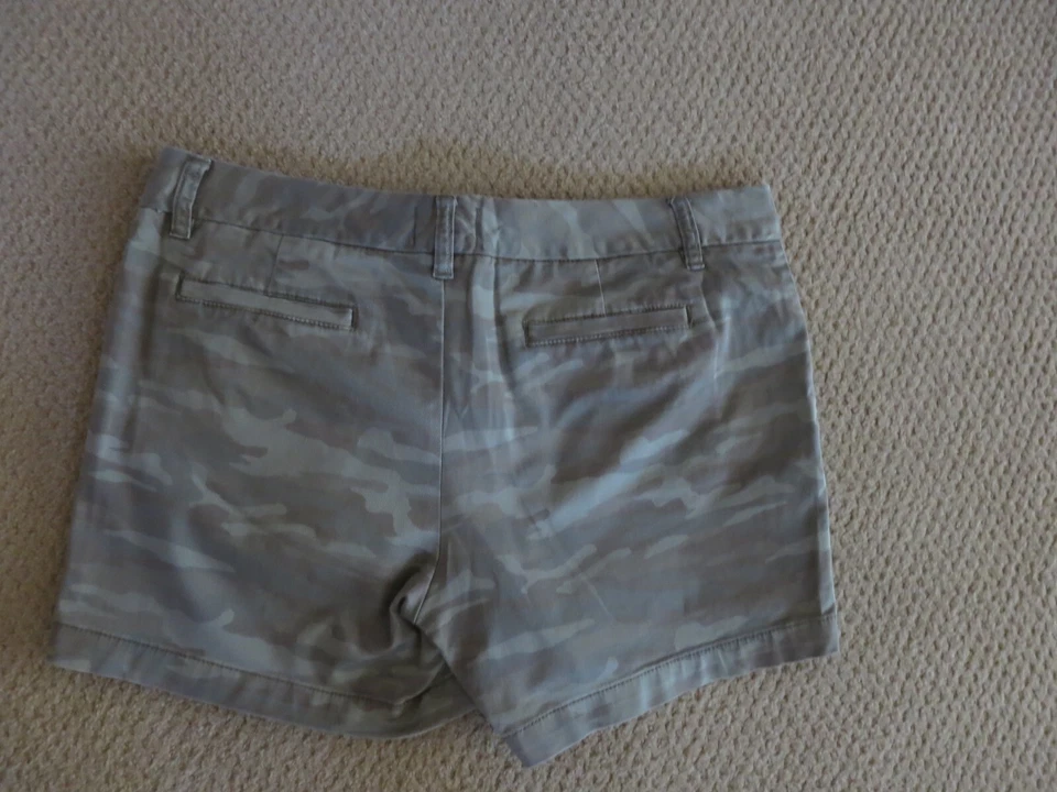 Caslon Olive Green Camo  Chino Shorts Size 12 - Image 2 of 2