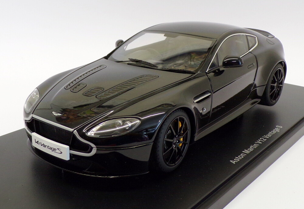 AUTOart アストンマーチン V12 Vantage S 1:18 ブラック