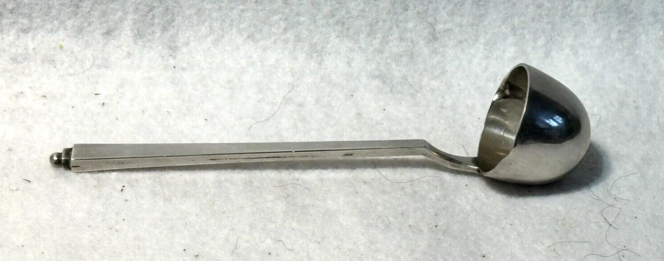 Cucharón de salsa de salsa de salsa de salsa Georg Jensen pirámide de plata esterlina de colección de 1930 de 5 1/8" de 2 caños Foto 3 de 4