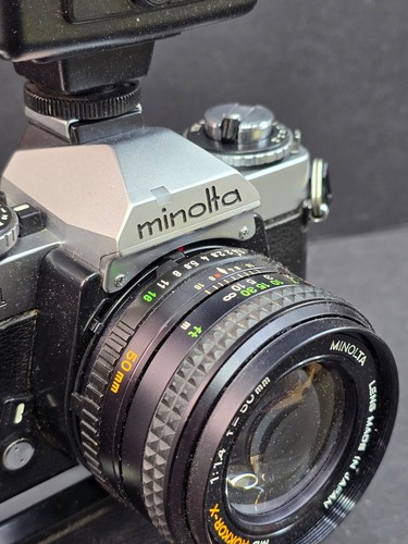 VINTAGE XD-11 MINOLTA FILM CAMERA *NOT TESTED* WITH EXTRAS - Picture 5 of 17