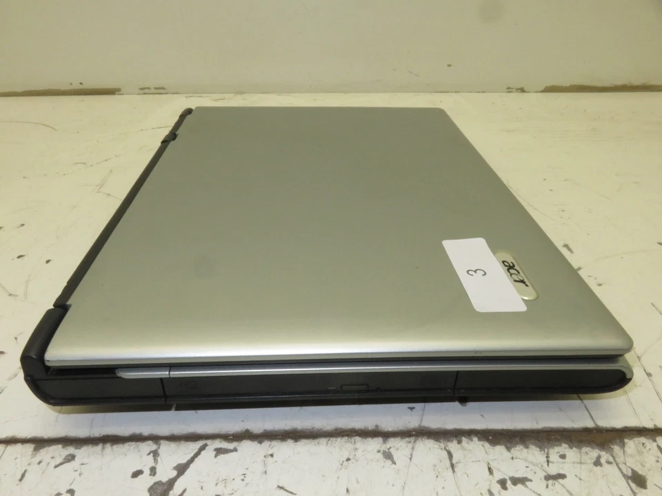 Portátil Acer Aspire 3000 ZL5 AMD Sempron 1,25 GB. Ram sin disco duro - pantalla dañada Foto 3 de 4