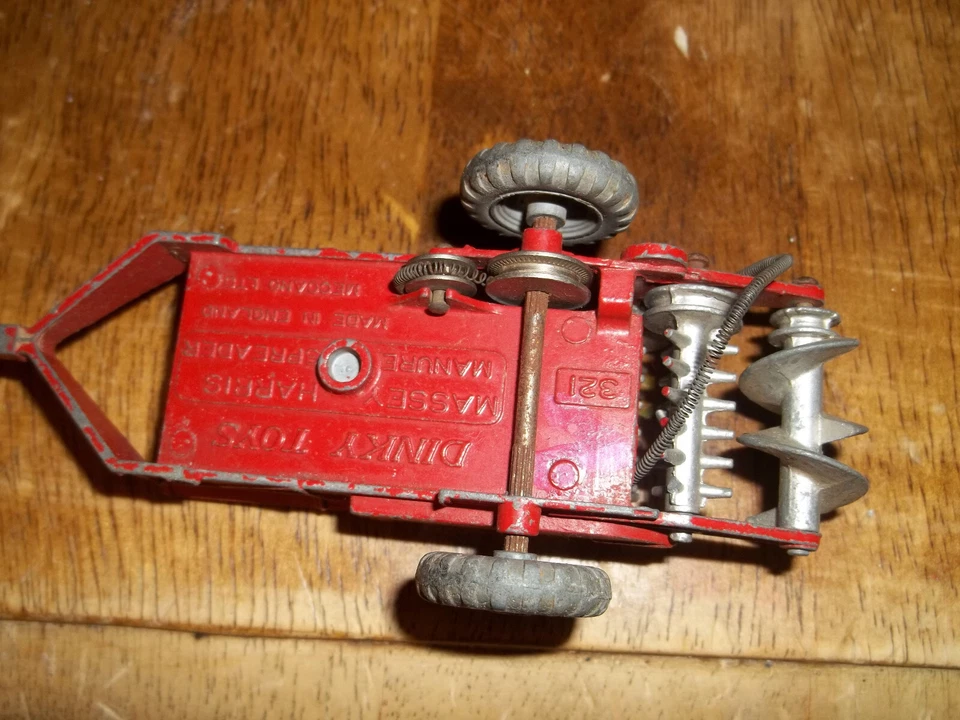 Esparcidor de estiércol Dinky Massey Harris 321 Meccano juguete modelo agrícola fundido a presión Foto 2 de 2