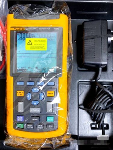 Fluke 124 Industrial ScopeMeter Hand-Held Oscilloscope, 40 MHz/ - Picture 2 of 5