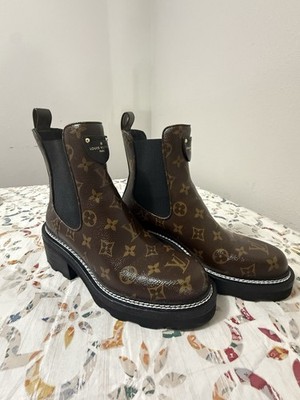 100 Percent Aunthentic Louis Vuitton Chelsea Monogram Ankle Boots. Size 40