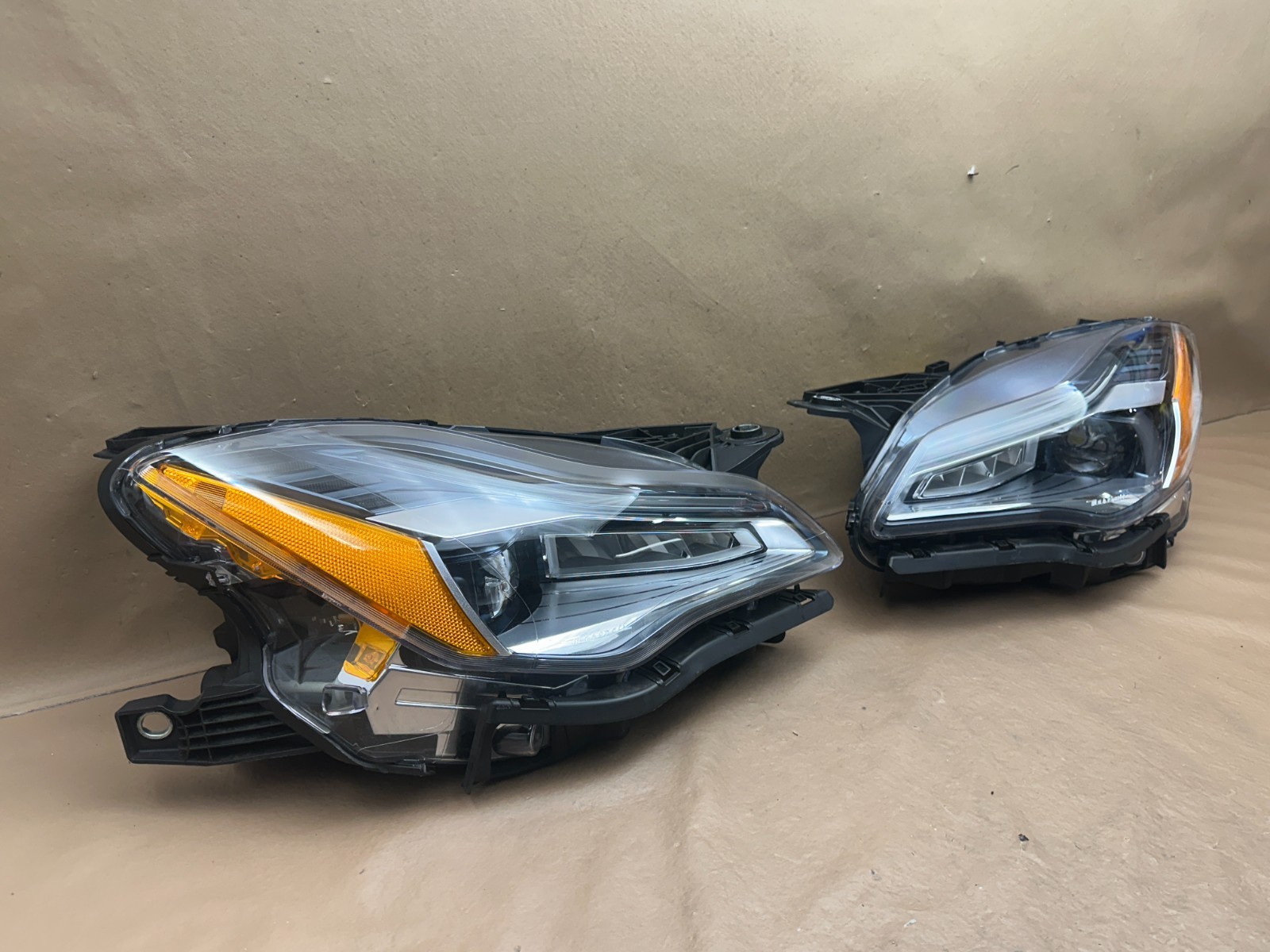 NICE 2018-2021 MASERATI QUATTROPORTE M156 PAIR LEFT & RIGHT HEADLIGHT LED OEM
