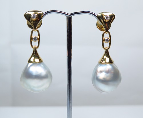 Australian South Sea 15mm Baroque Pearl 18ct Gold & Diamond Earring - Picture 7 of 8