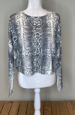 BB Dakota NWOT women s snake print pullover sweater size L grey P8