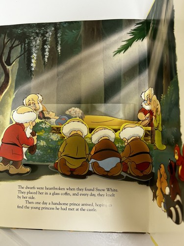 Libro popup Walt Disney Biancaneve e i sette nani 1993 - 120822JET - Foto 3 di 4