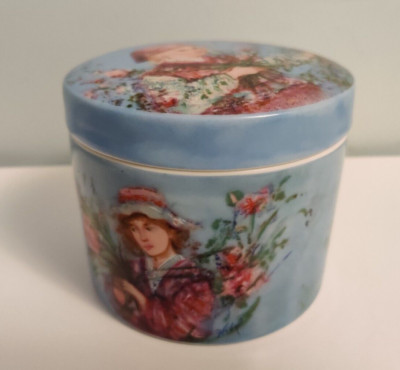 Edna Hibel Trinket Box SIGNED Numbered LE 75/800  ''FLOWER GIRL'' 3''x3.75'' Germany