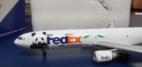JC Wings Federal Express MD-11F 1:200 XX2284 Panda Express Cols N585FE - Imagen 2 de 10