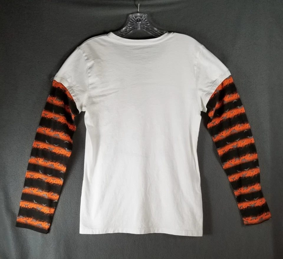  Hello Kitty T Shirt XXL Halloween Theme w/ Bats On Long Sleeves See Photos - Image 3 of 4