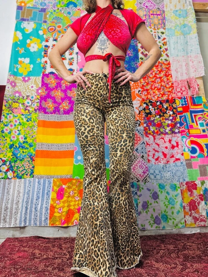 Conjunto de Top Cruzado y Capucha Ravewear Reciclado Hecho a Mano Terciopelo Rojo OSFM Crop Top Festiva Foto 2 de 4