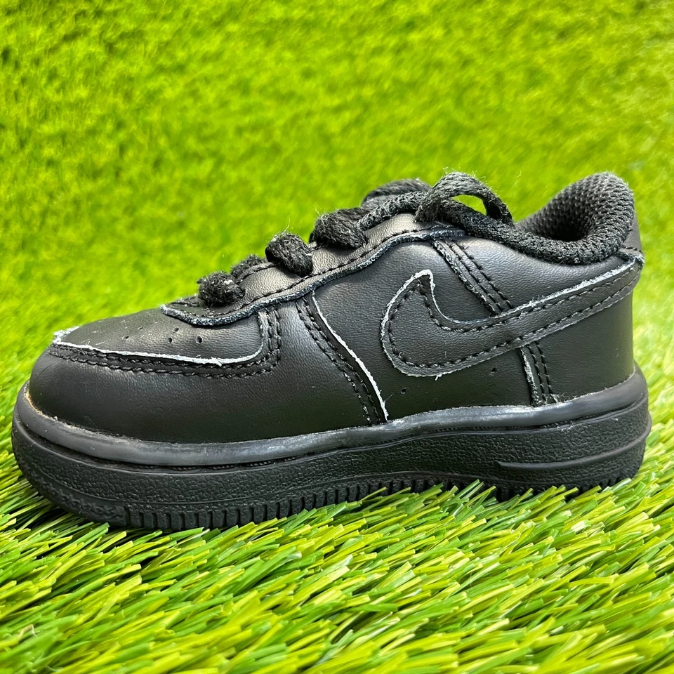 Nike Air Force 1 Bajo Niño Pequeño Talla 5C Triple Negro Atlético Cuero Zapatos Tenis Foto 2 de 4