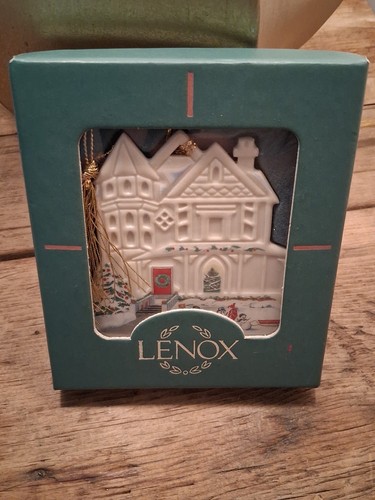 LENOX VICTORIAN HOME COLLECTION "CAMBRIDGE MANOR" CHRISTMAS ORNAMENT 1993 In Box