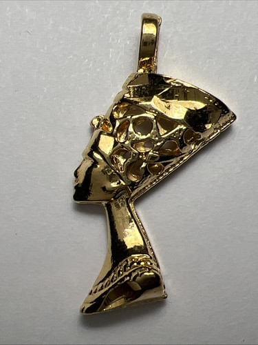 Vintage Egyptian Nefertiti Pendant Charm NOS Gold Tone - Picture 3 of 4