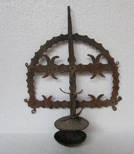 Antigua lámpara de aceite colgante de casa tribal india de hierro hecha a mano coleccionable - Imagen 1 de 6