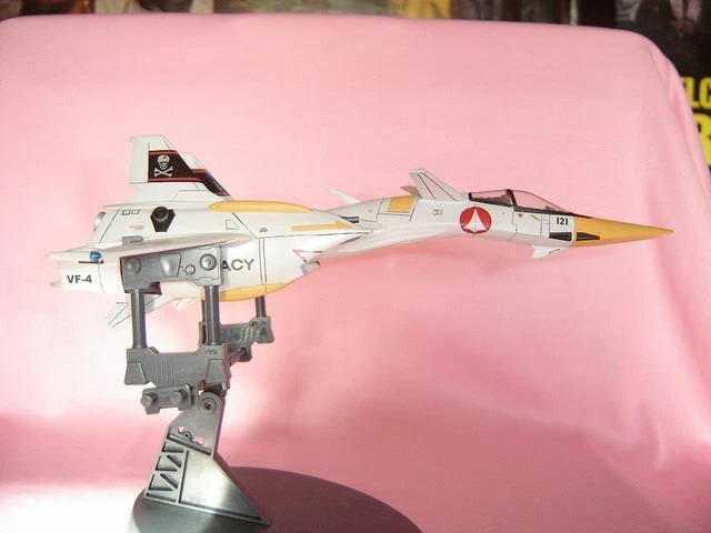 Macross Flash Back 2012 VF-4 Valkyrie RETPPU 1/72 Model Kit - ROBOTECH - Image 3 of 4