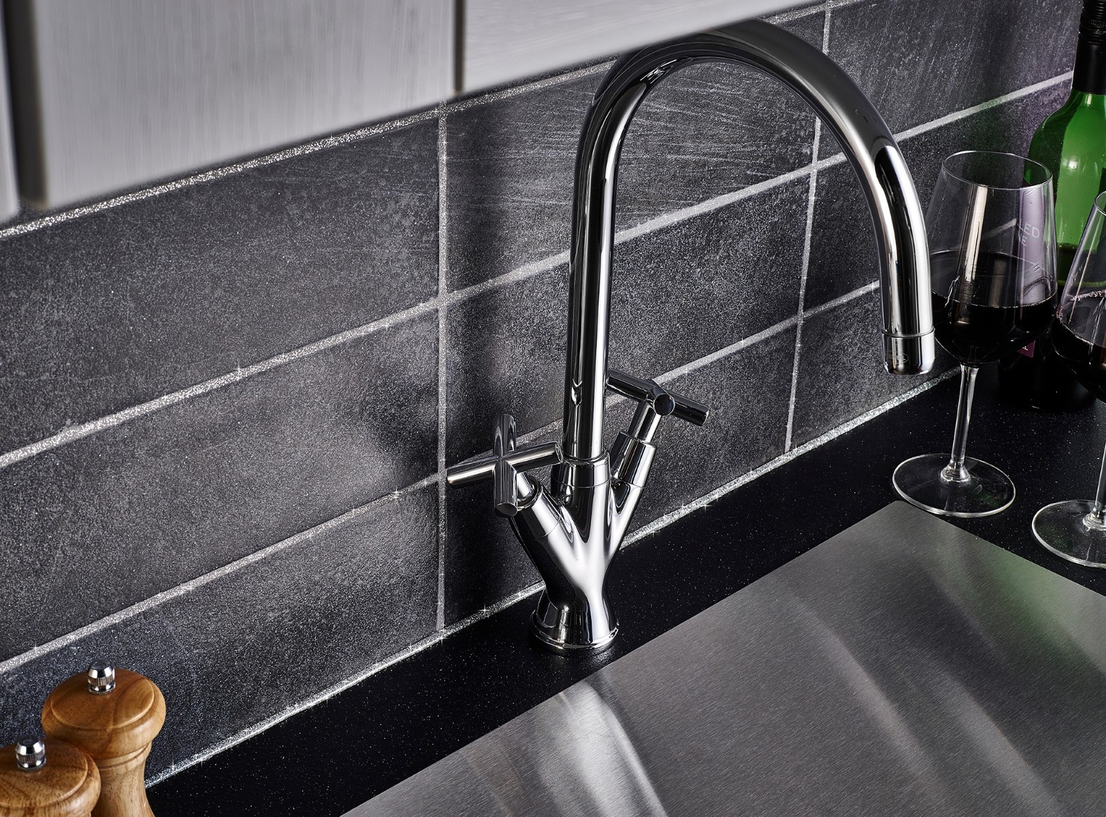 v1rtus Silver Holographic Glitter Grout Additive ANTIMOULD Tiles