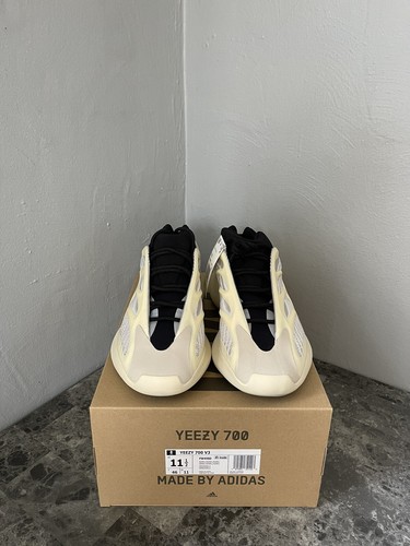 Yeezy 700 V3 Azael FW4980 Size 11.5 100 