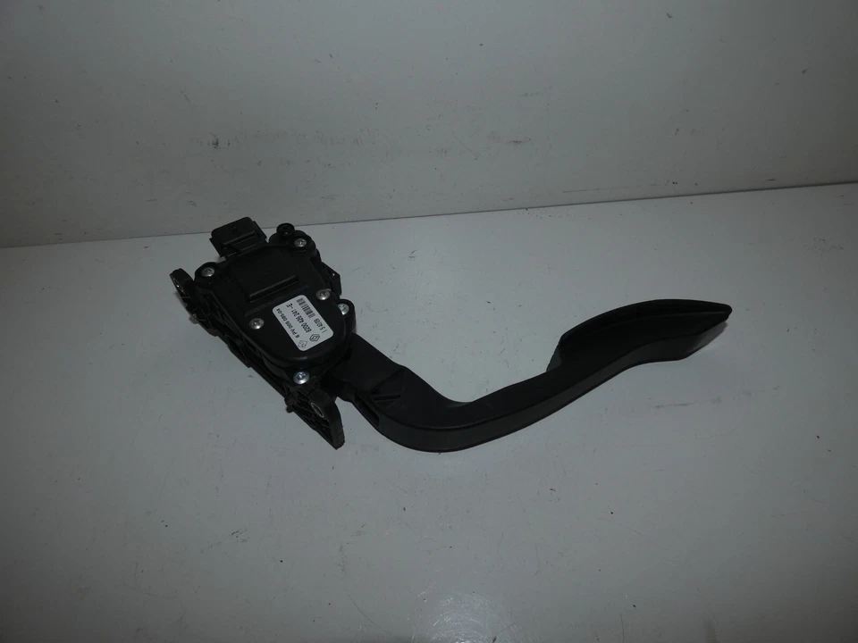 Gaspedal Renault Twingo II 2 BJ 2009 8200426241E - Bild 3 von 4