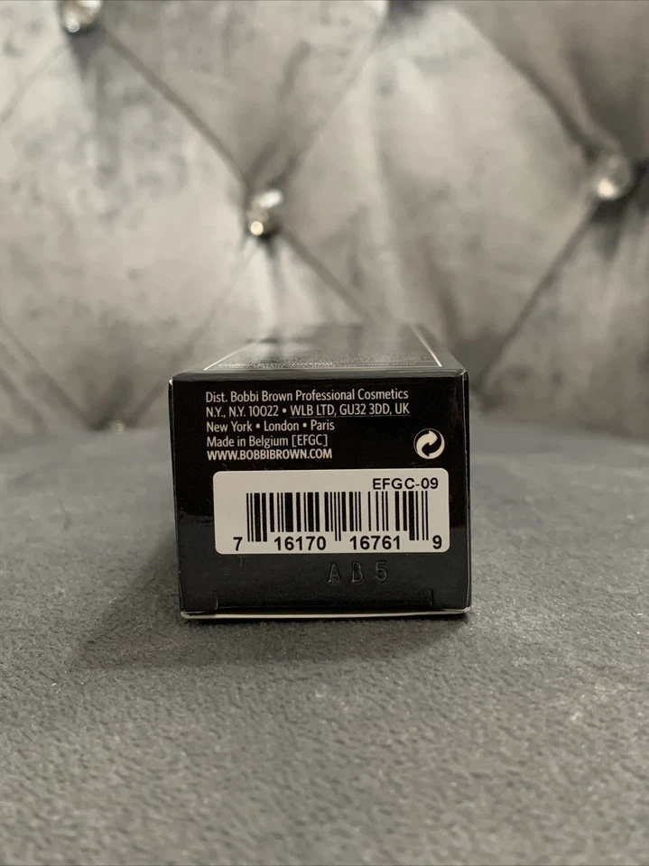 Bobbi Brown Nude Finish Tinted Moisturizer SPF15 DEEP TINT - Size 1.7 Oz / 50mL - Image 4 of 4