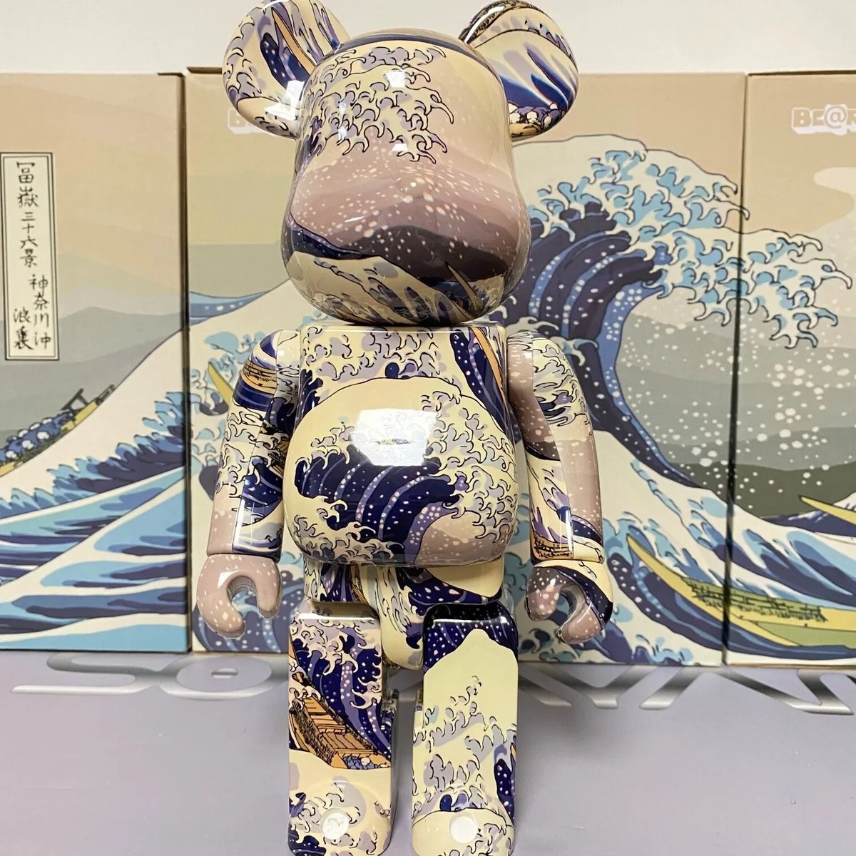 【G FORE】 BEARBRICK PATTERN CREWNECK /追跡付 BEARBRICK 400% Kanagawa Surf Anniversary Spray 28cm Hight
