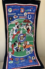 Toalla de playa vintage del equipo de la NFL Looney Tunes fútbol Taz Bugs Bunny 1993 logotipos antiguos