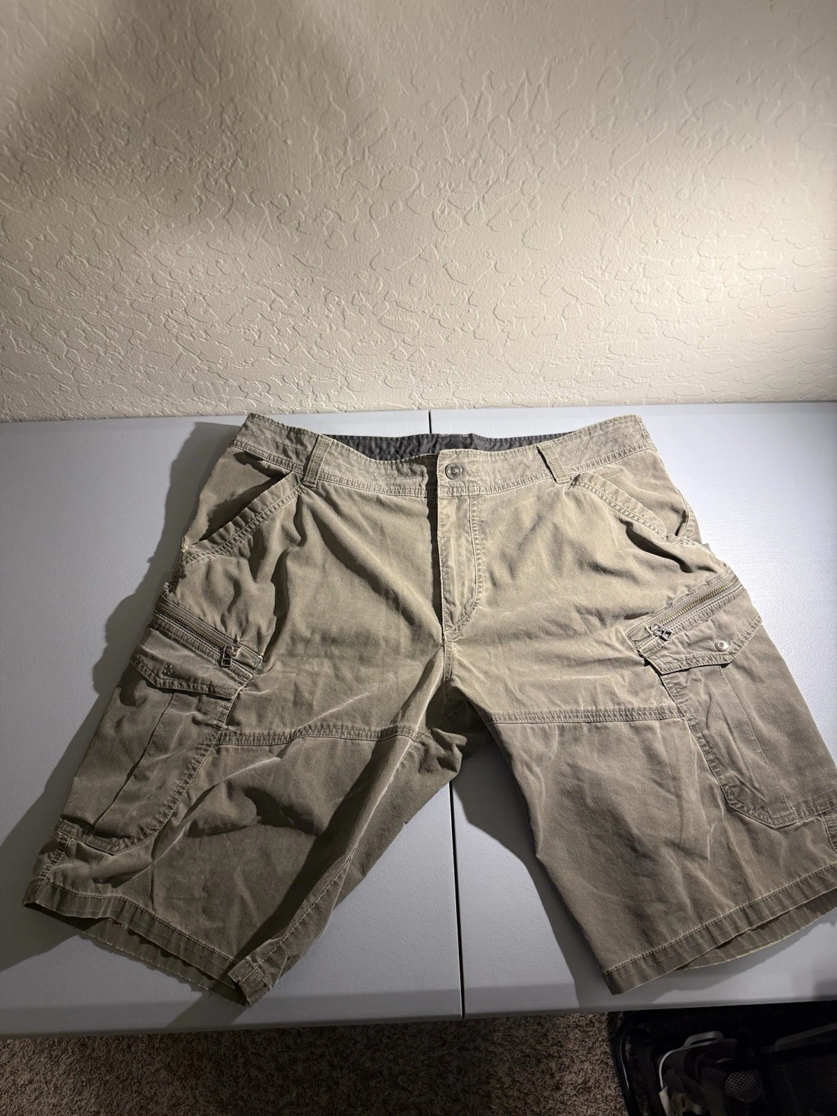 Kuhl Kourage Men's Cargo Shorts 38 Gray Hiking Outdoors Stretch Lightweight
