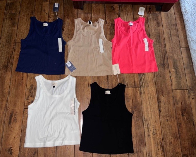 Nwt  Ribbed Tank Top  Lot women large