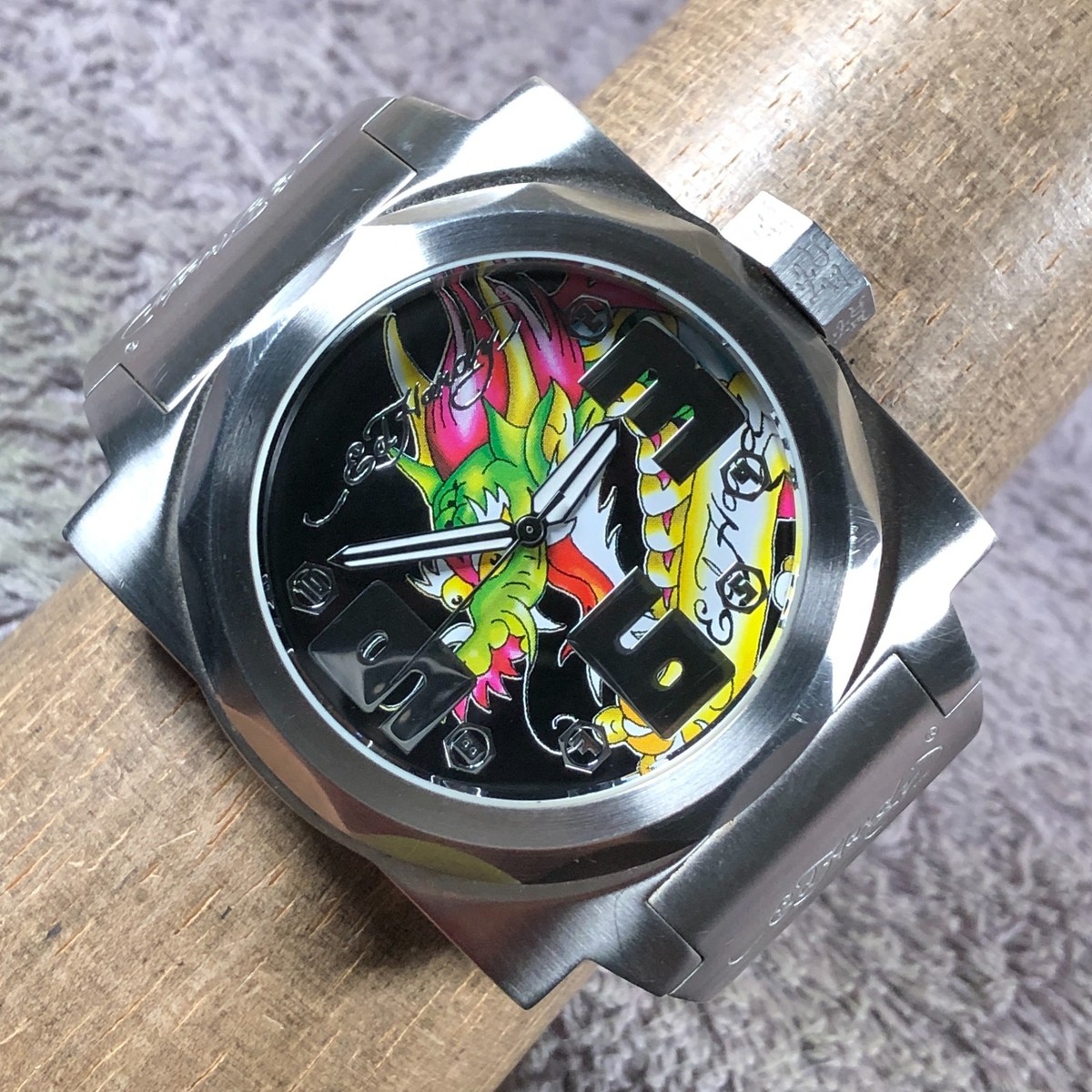 ED HARDY ガラス時計 Ed Hardy Men BA-DR0223 Fashion Dragon Dial Silver Tone Quartz 47mm
