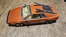 1:18 AUTOART JAMES BOND 007 LOTUS ESPRIT TURBO Vorderrad wurde geklebt.