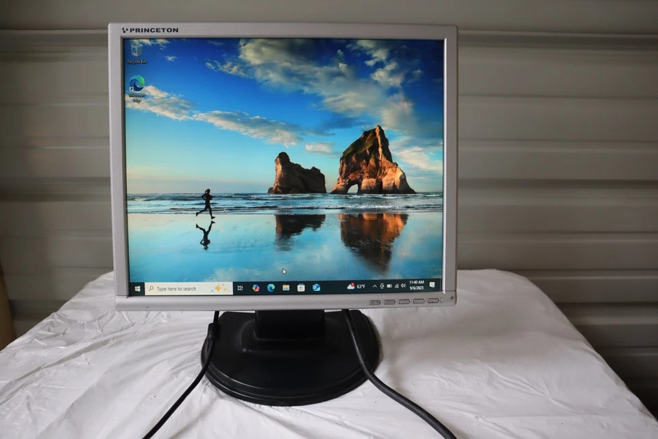 Princeton L7ZA - 17" TFT LCD Monitor con Soporte, Cable VGA y Cable de Alimentación Foto 2 de 4