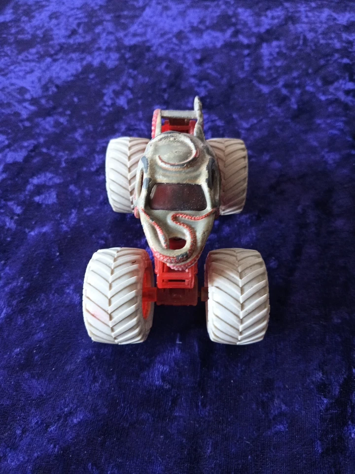 MONSTER TRUCK OCTON8ER REVELA EL ACERO 1/64 DIECAST BKT SML MONSTER JAM Foto 2 de 4